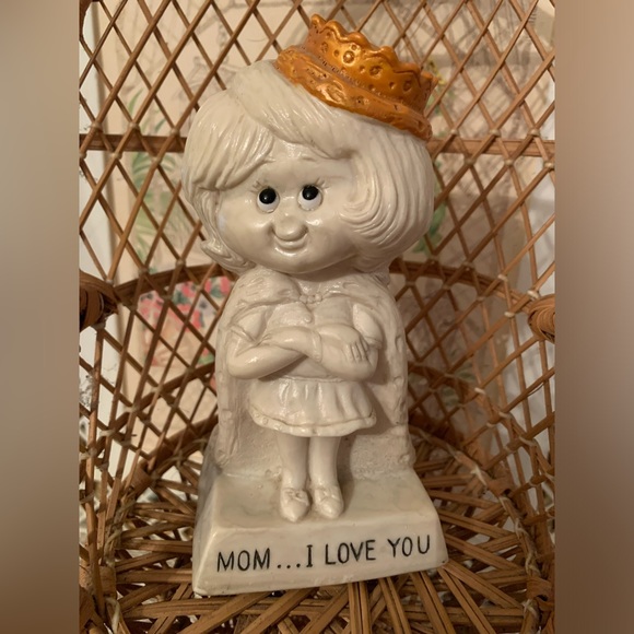 W&R berries 1970’s mom statue - Picture 1 of 3